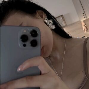 FRENCH Petal Silver Stud Earrings